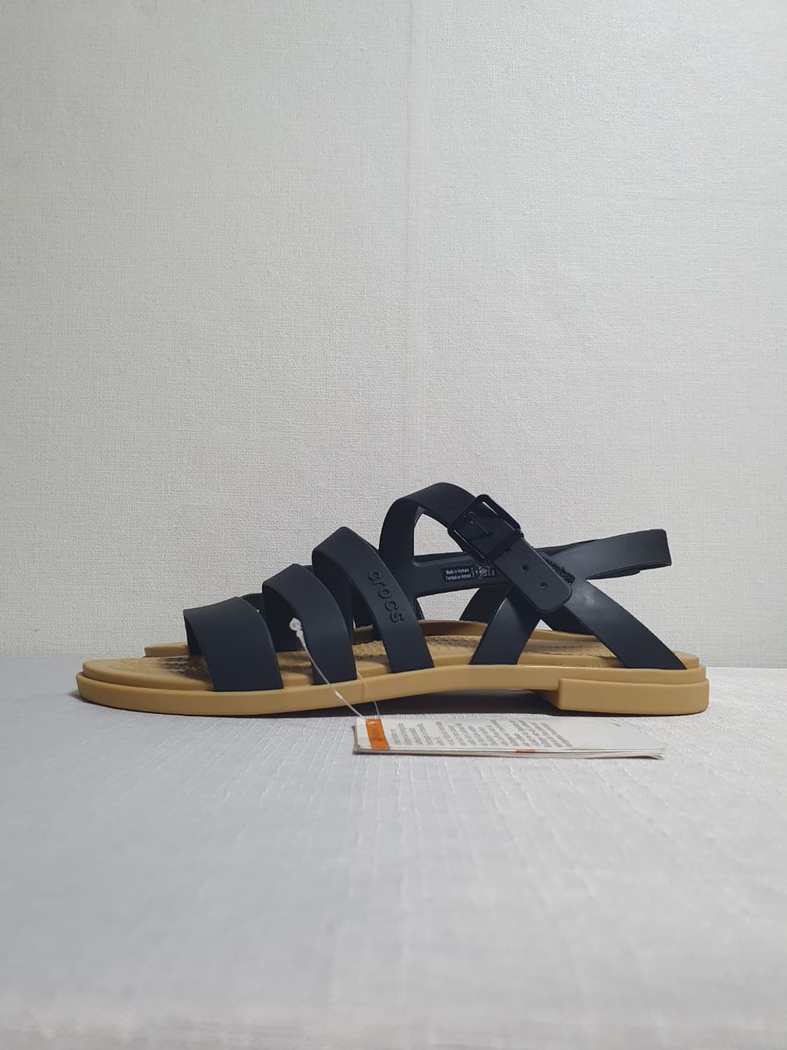 250mm 크록스 툴룸 스트랩 샌들 블랙 탄 상품이미지3