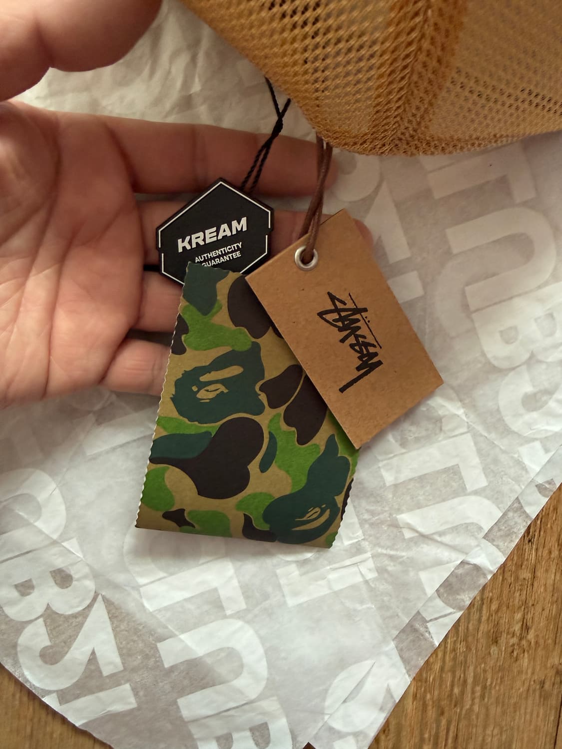 스투시 x 베이프 1st 카모 트러커햇 옐로우 상품이미지3