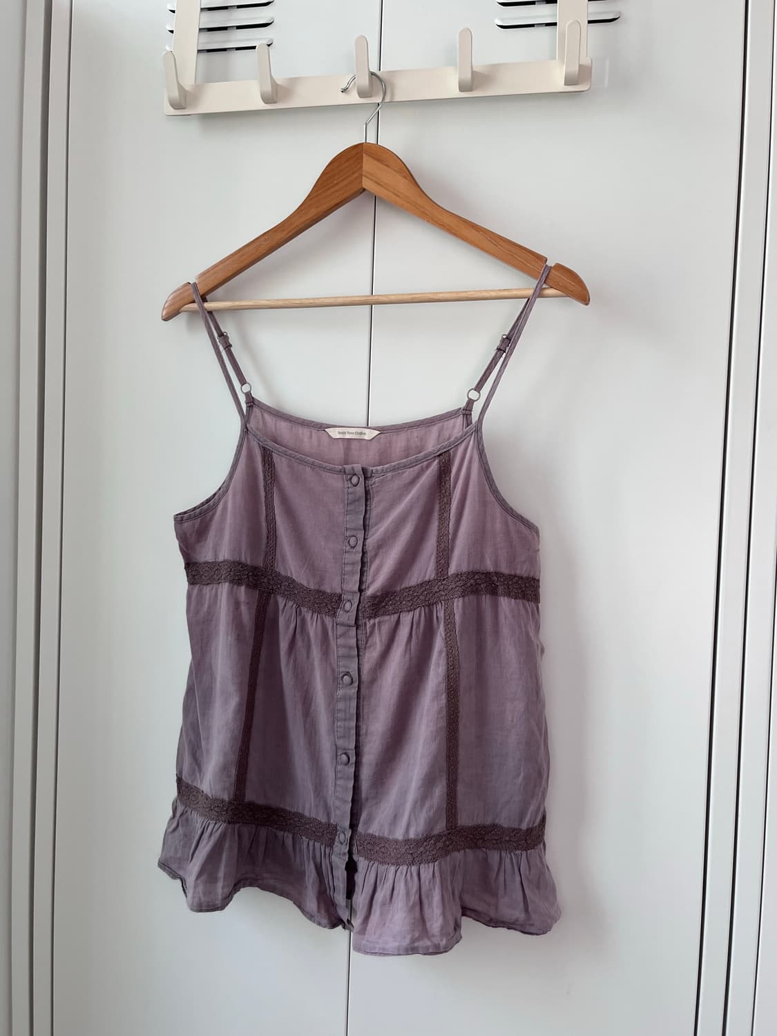 Basic tone clothes 연보라 레이스 단추 슬리브리스 상품이미지4