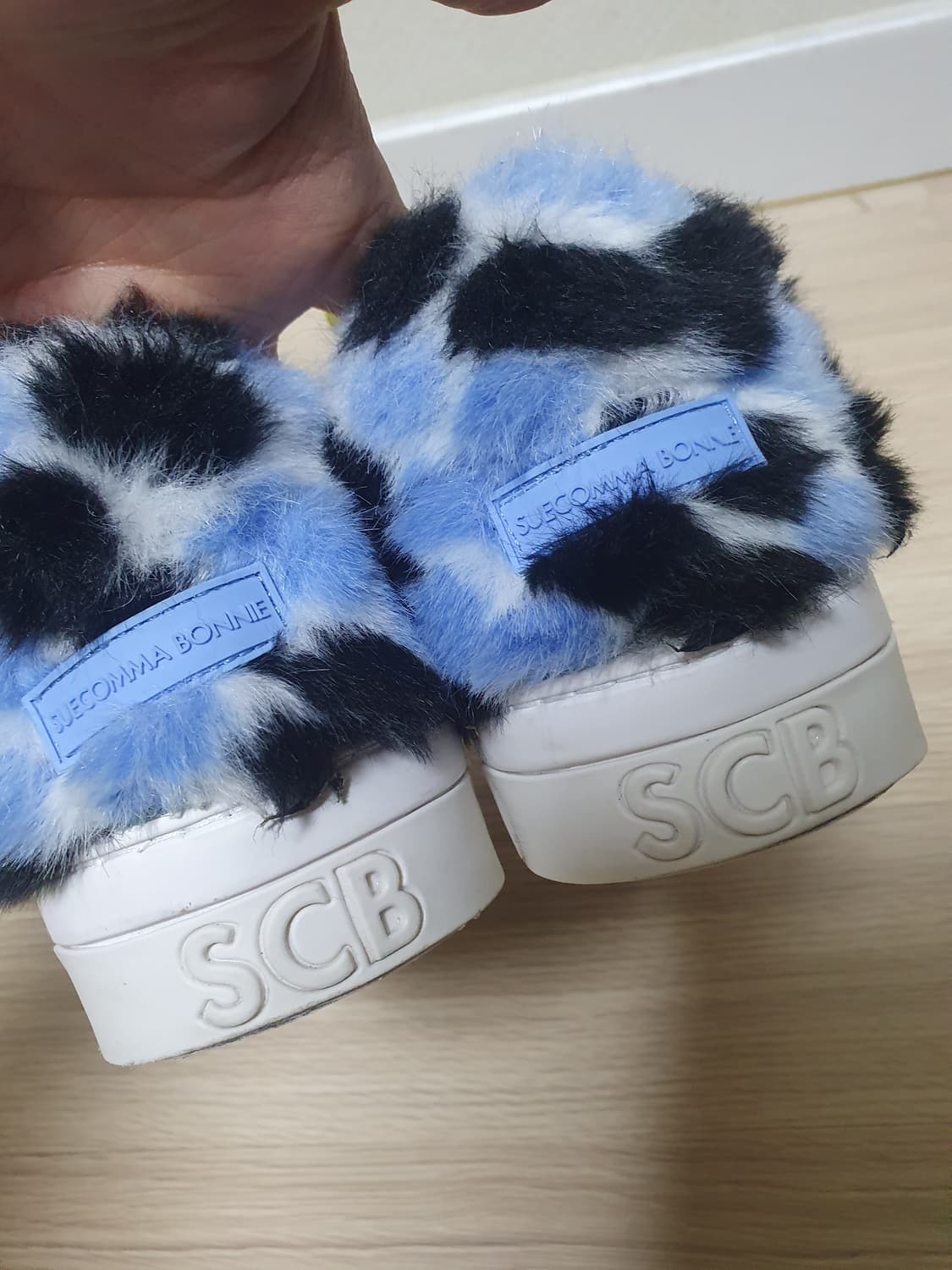 슈콤마보니 털 스니커즈 245 상품이미지6