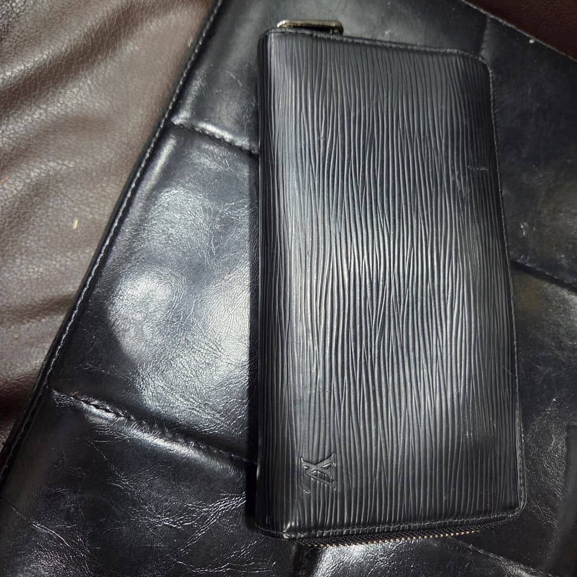 루이비통 에삐 지퍼 장지갑 상품이미지1