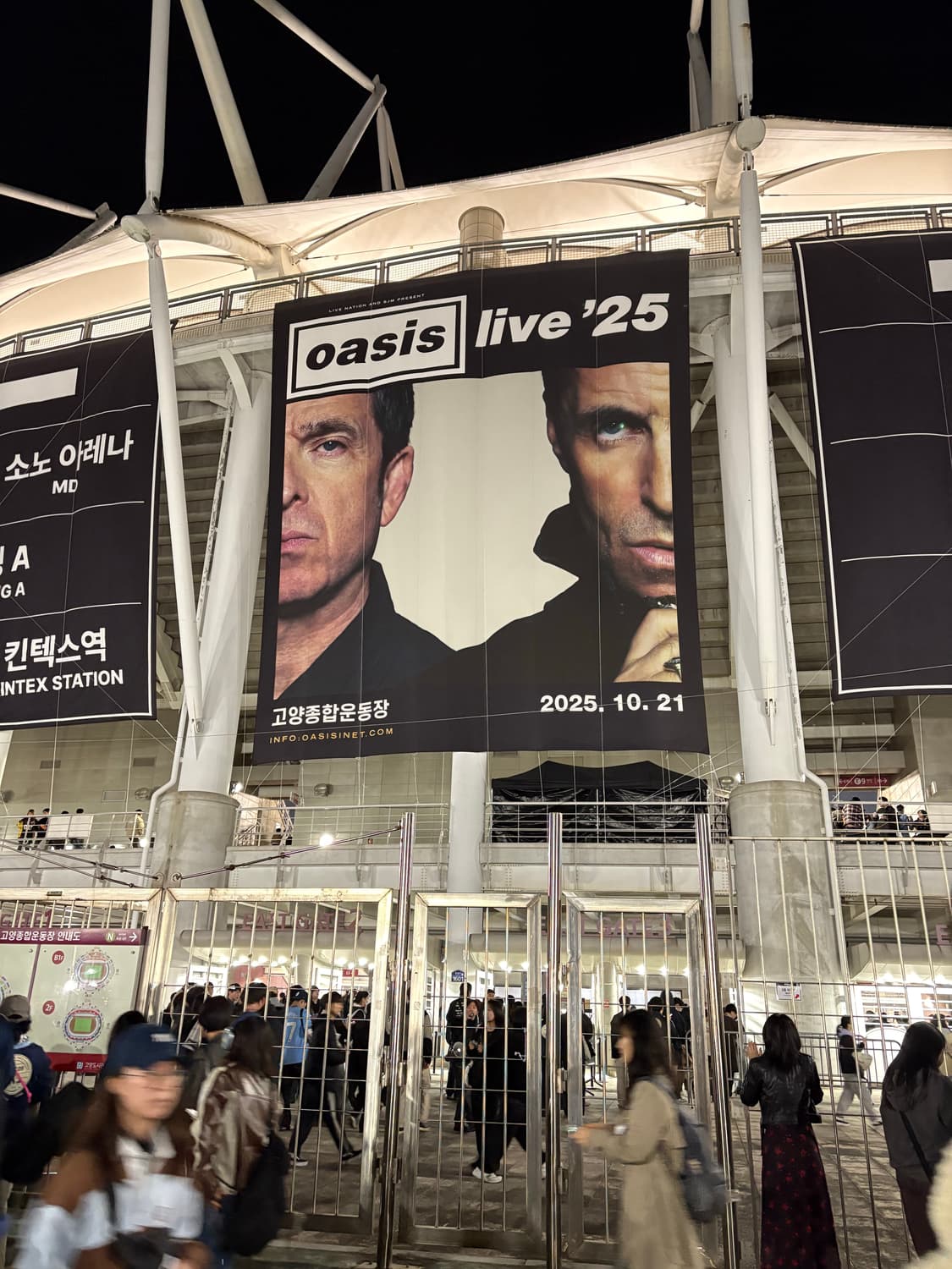 오아시스 2025 ELLIPTICAL LOGO NAVY TEE 상품이미지3