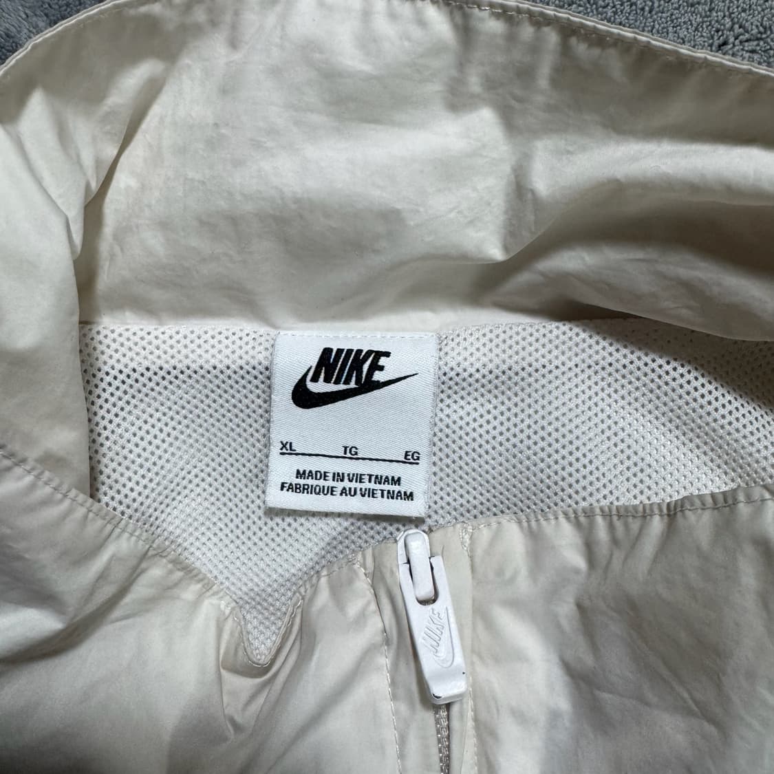 나이키 빅로고 바람막이 아이보리 상품이미지7