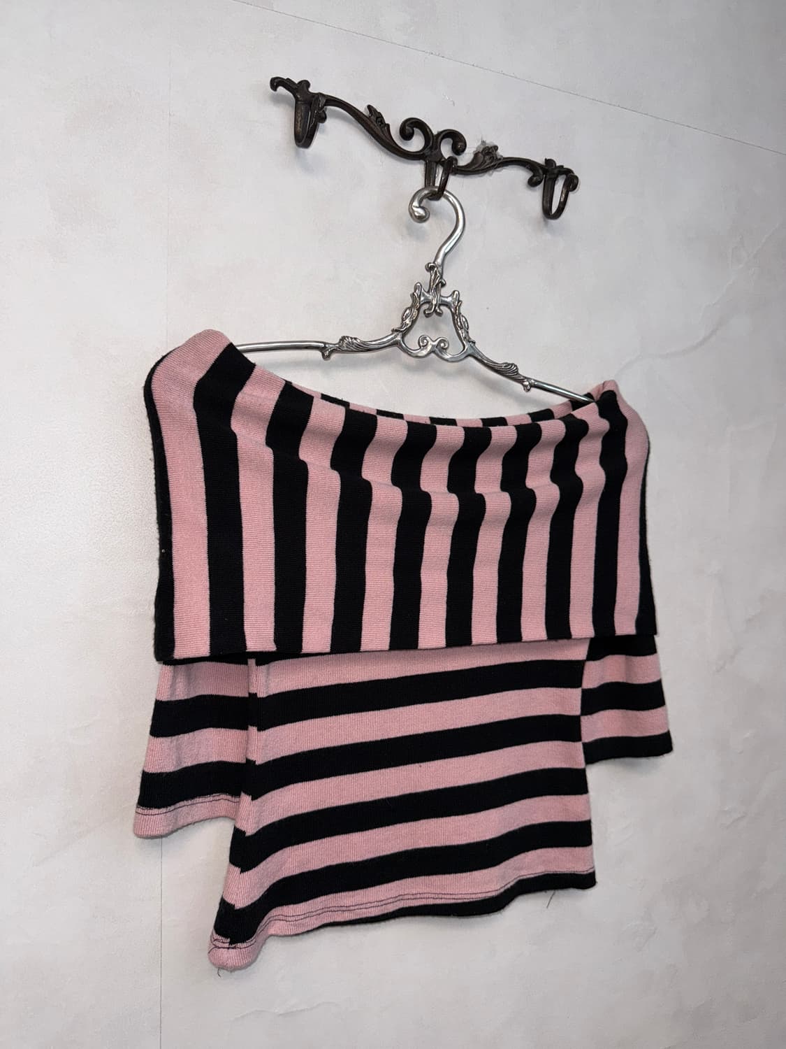 Black pink stripe off shoulder half slee 상품이미지4