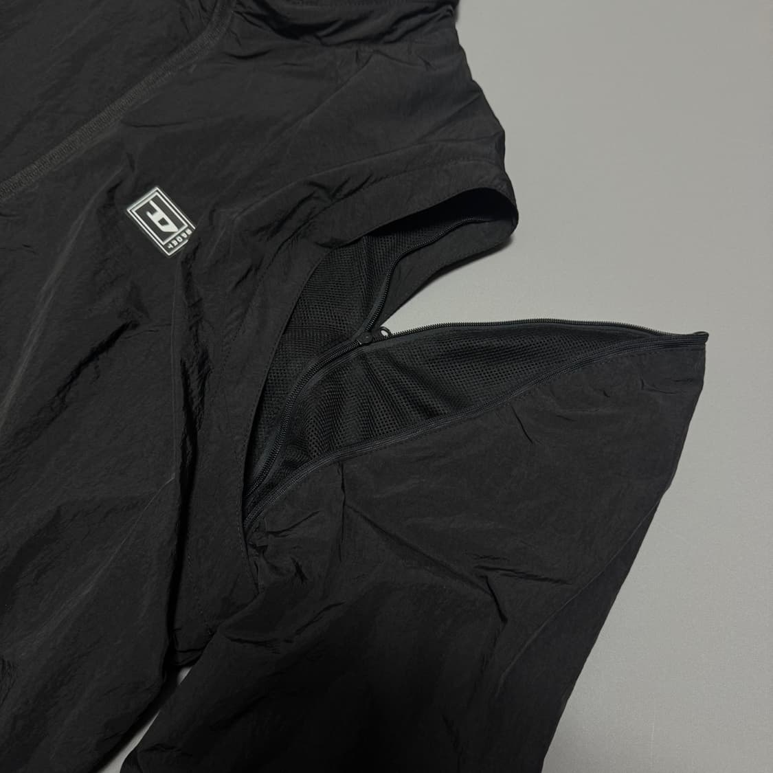 디젤 DSL55 블랙컬러 스포츠 칼라넥 후드 2way 나일론 윈드브레이커 상품이미지7