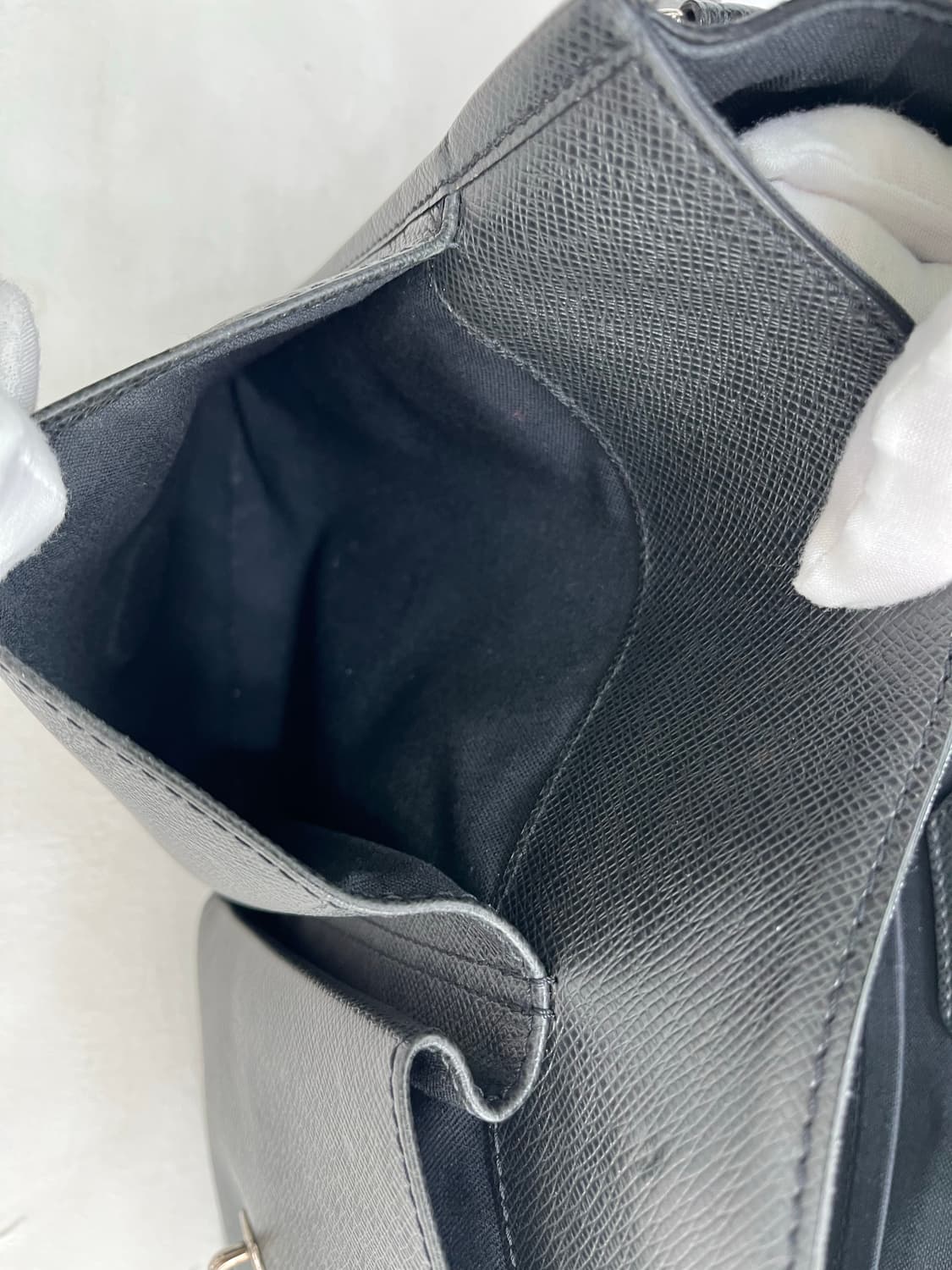 루이비통 타이가 알렉세이 크로스백 블랙 상품이미지8