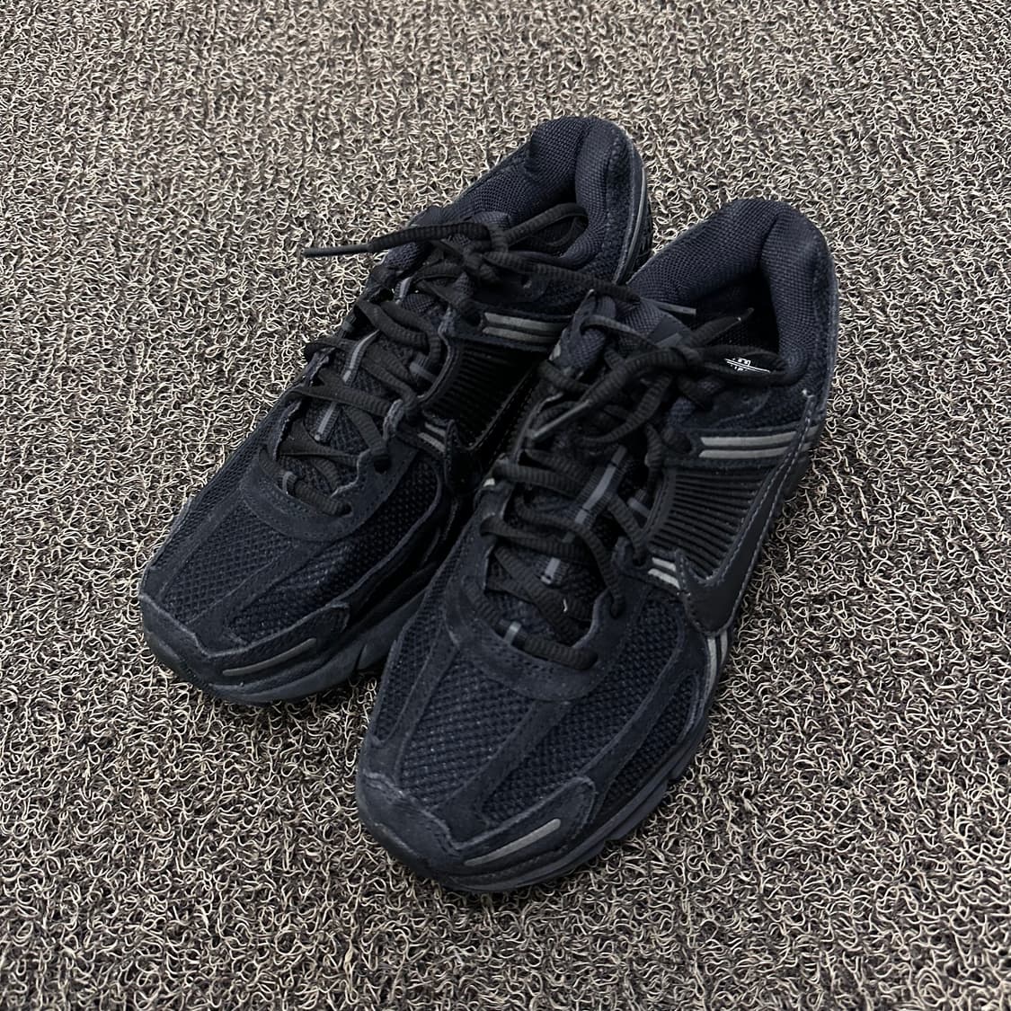 NIKE 나이키 줌 보메로 5 운동화 블랙 255사이즈 상품이미지2
