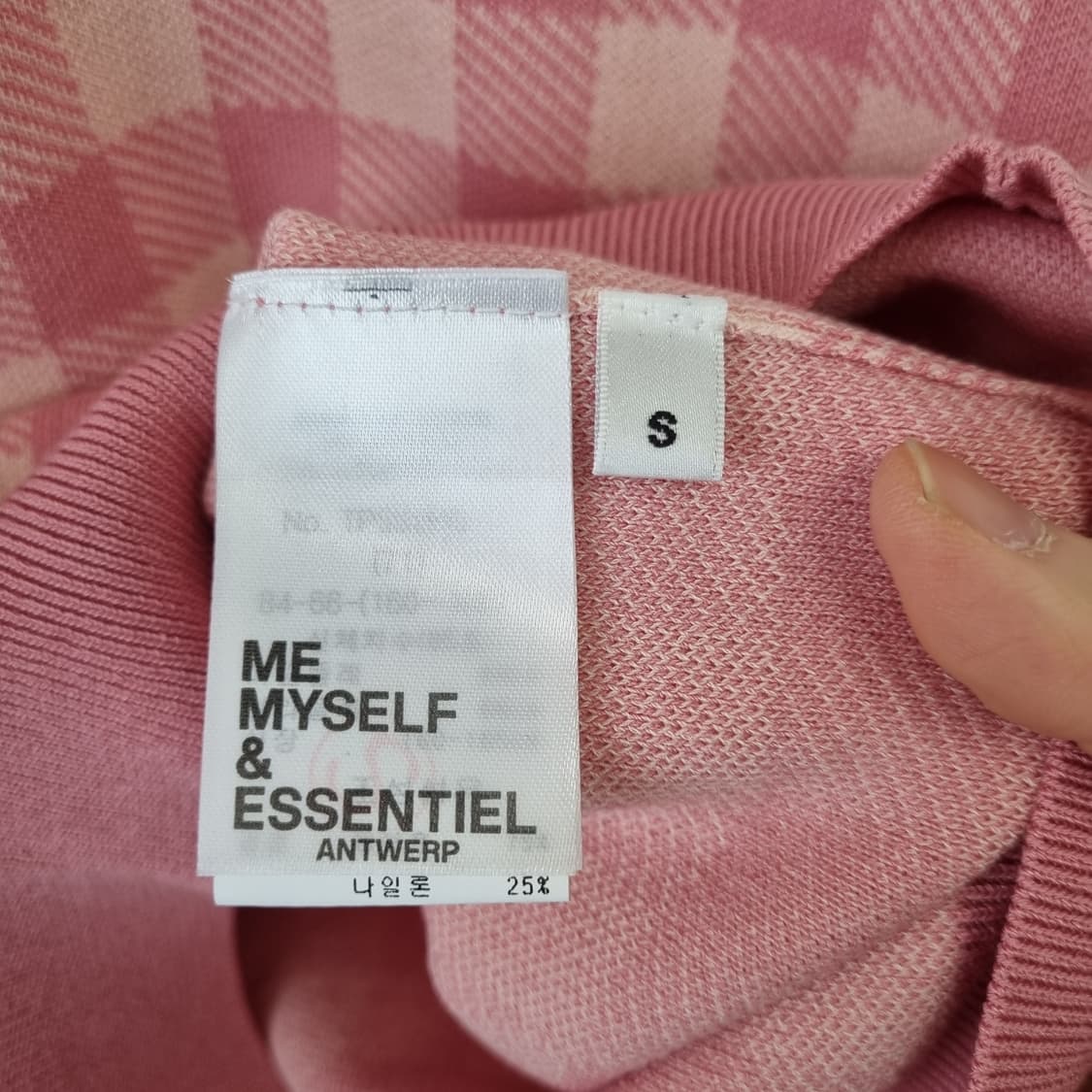 에센셜앤트워프 핑크체크 카라 니트 새상품 상품이미지7