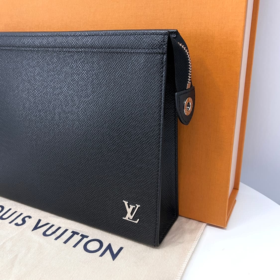 루이비통 LV 타이가 포쉐트 보야주 클러치백 블랙 (M30450) 상품이미지5