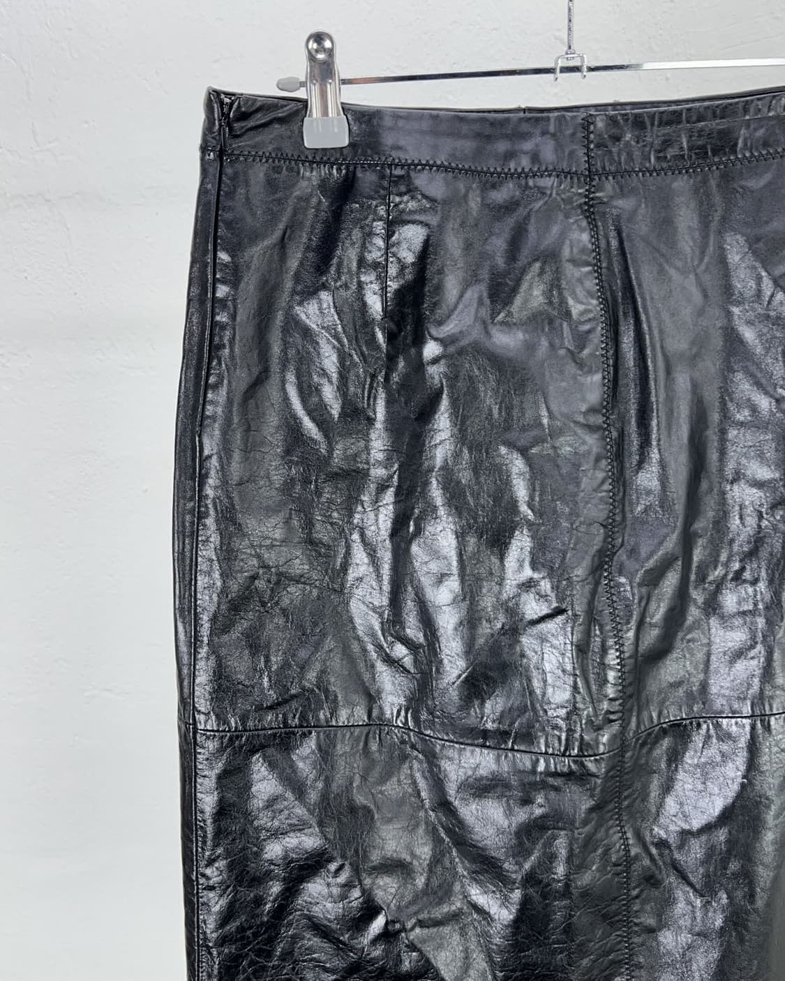 갭 스티치 맥시 슬릿 제뉴윈 레더 미디 스커트 상품이미지2