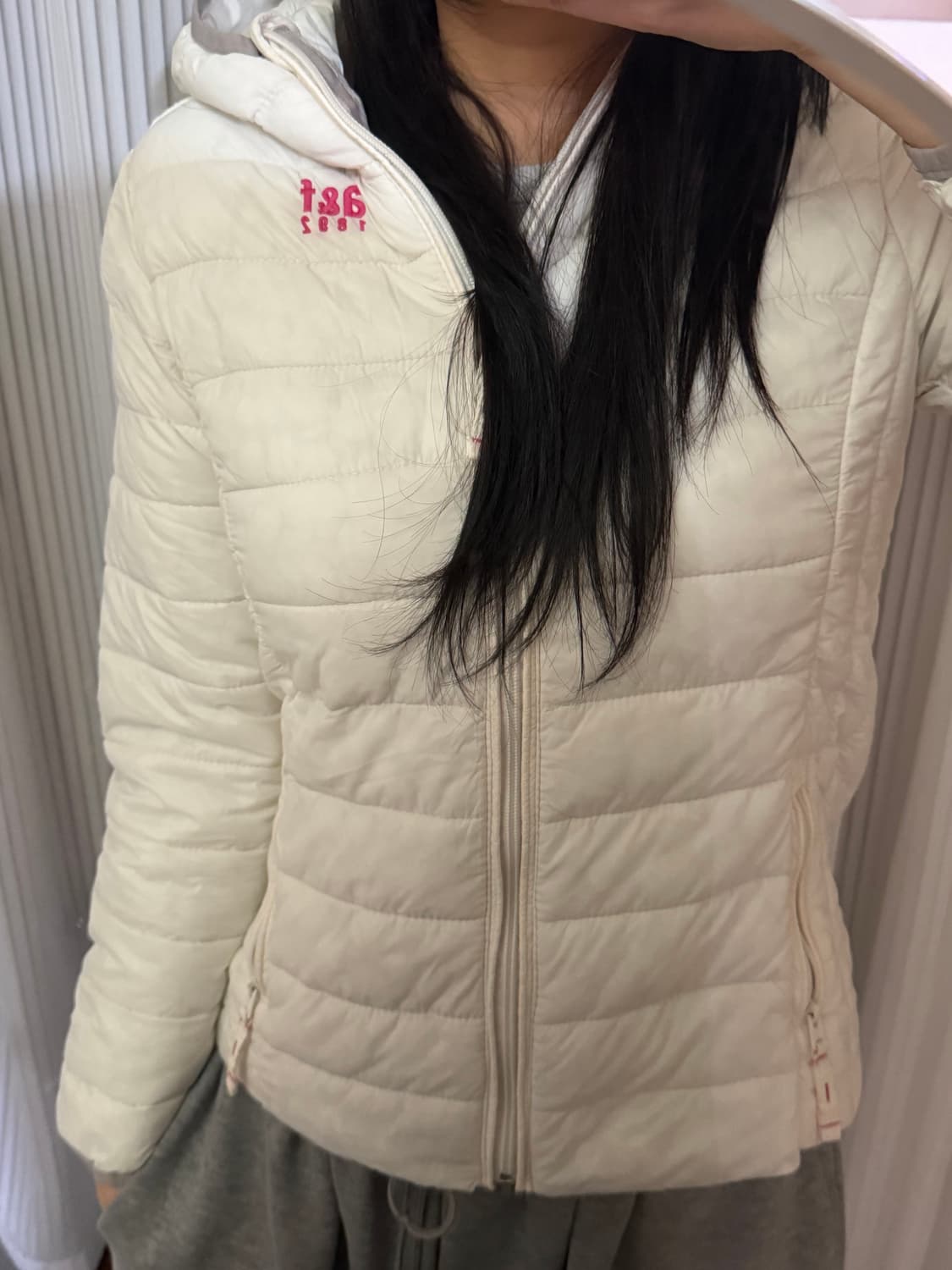 희귀매물🤍 아베크롬비 화이트 후드경량패딩 s 상품이미지1