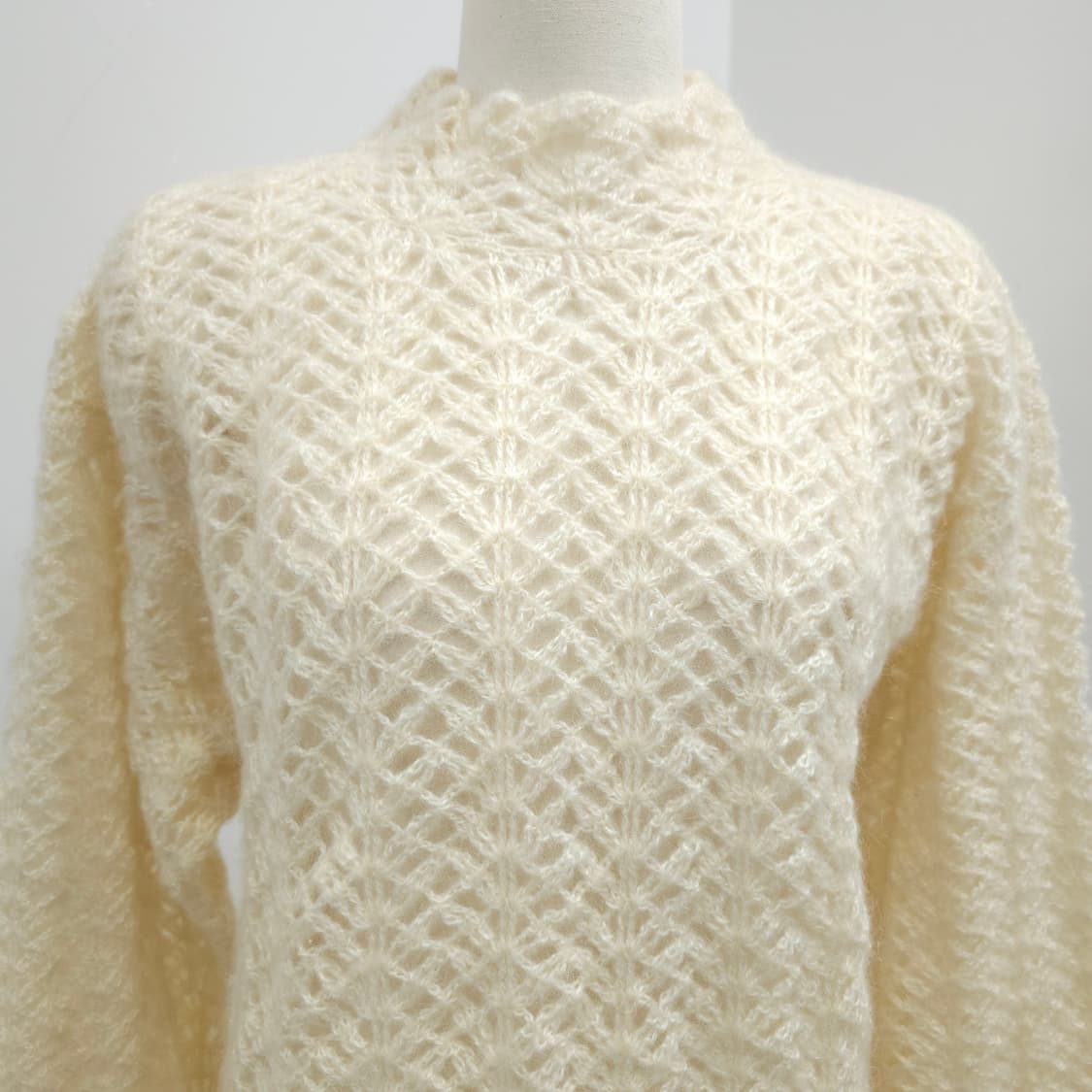 아이보리 모헤어 울 펀칭 시스루 하이넥 니트 상품이미지8