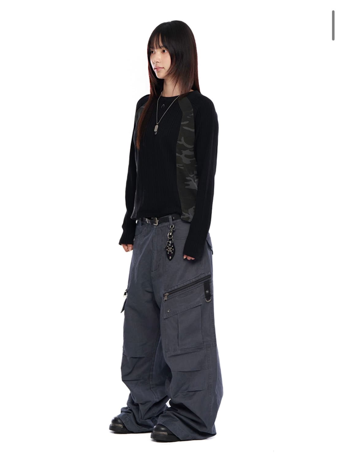 아캄 Knee Pin-Tuck Zippered Cargo Pants 1 상품이미지1