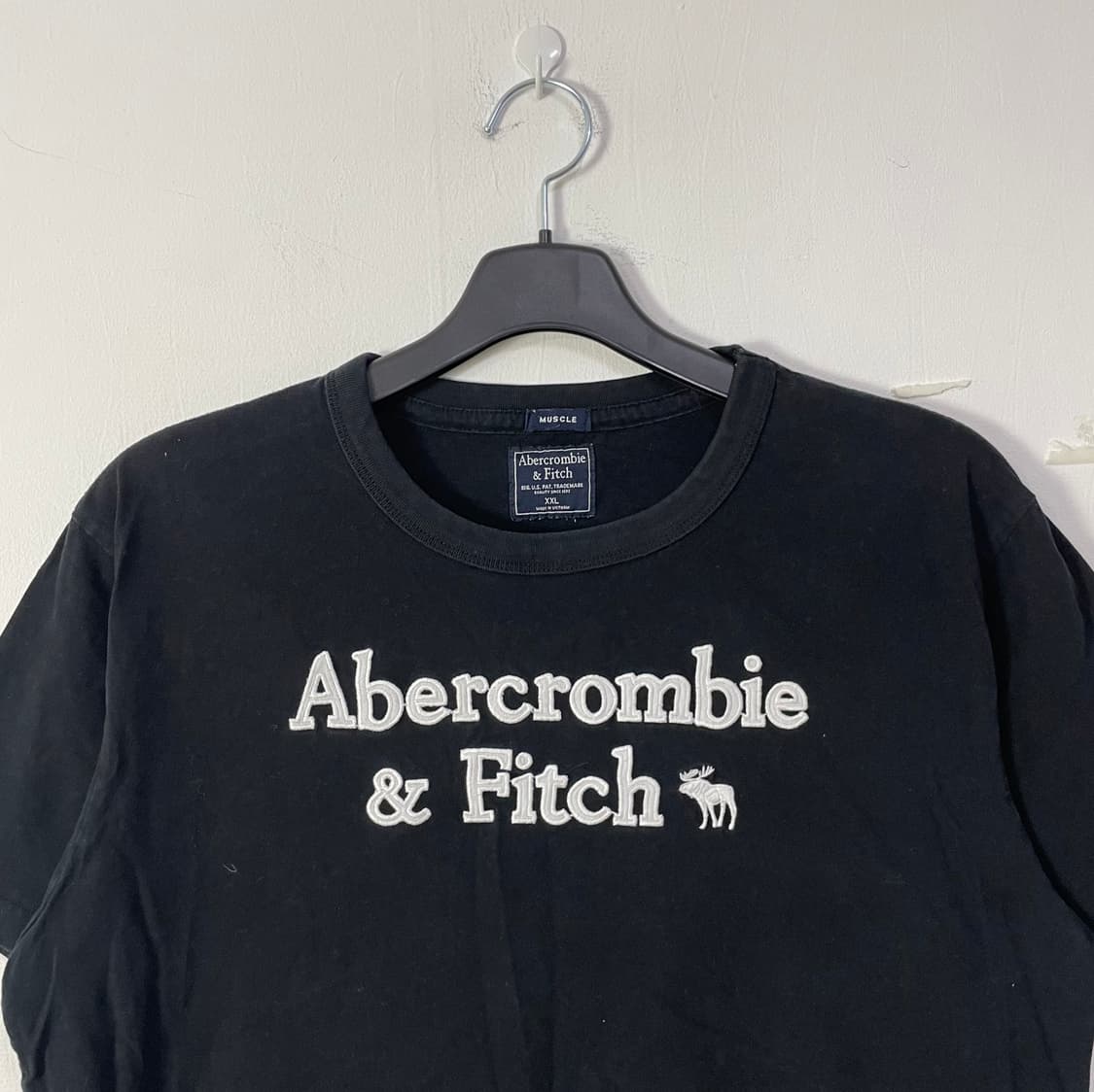 Abercrombie & Fitch 로고 반팔 티셔츠 블랙 상품이미지3