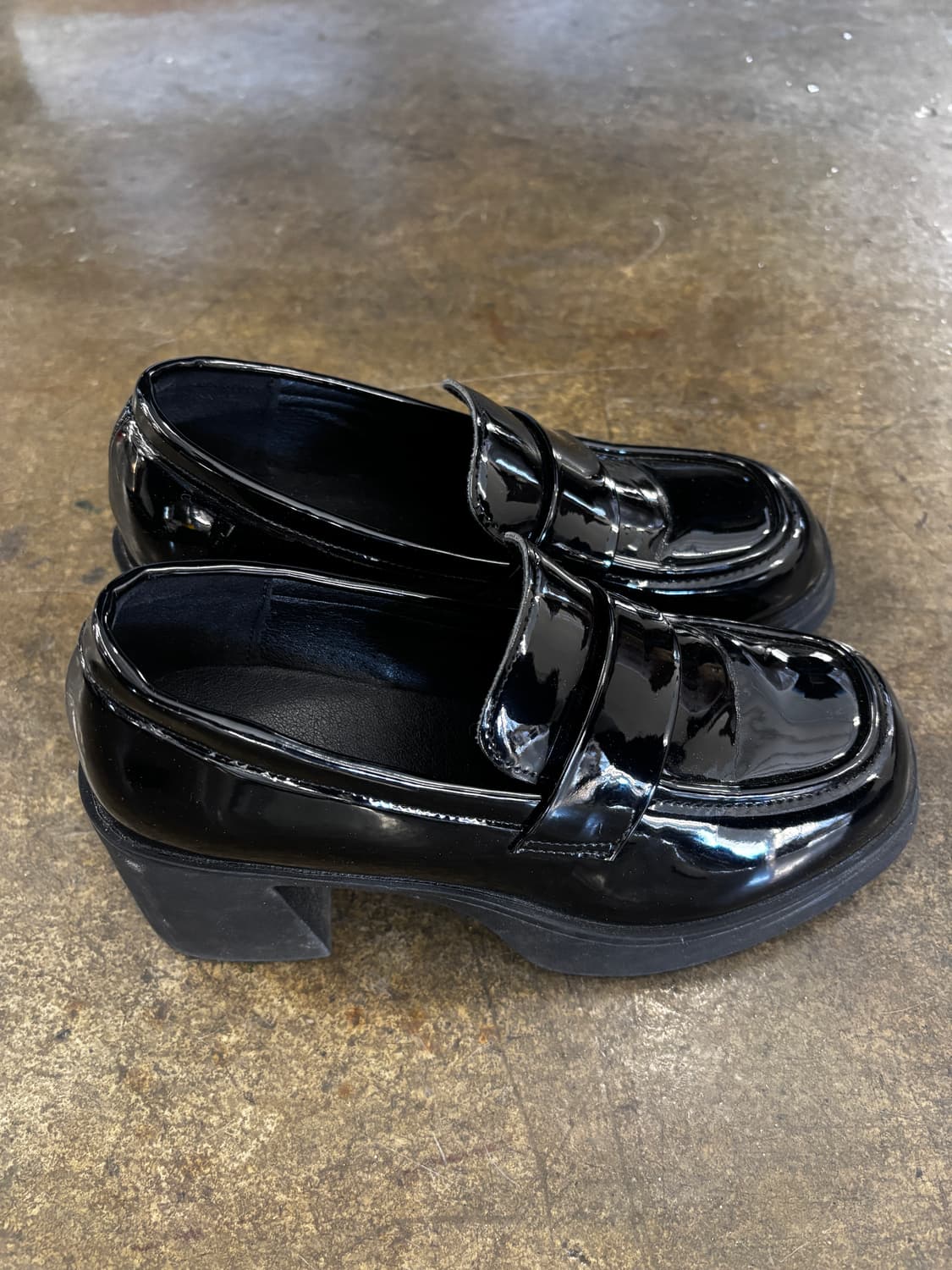 착한구두 블랙 에나멜 로퍼 여성 구두 240 상품이미지3