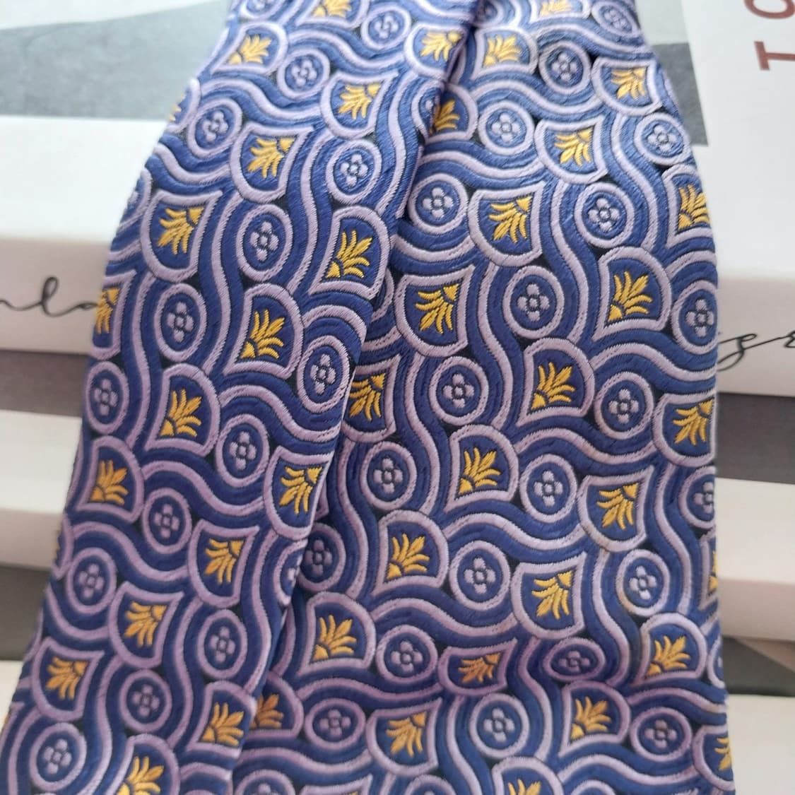 버버리 실크 퍼플 자카드 넥타이 9.5cm A+등급 K1310
 상품이미지2