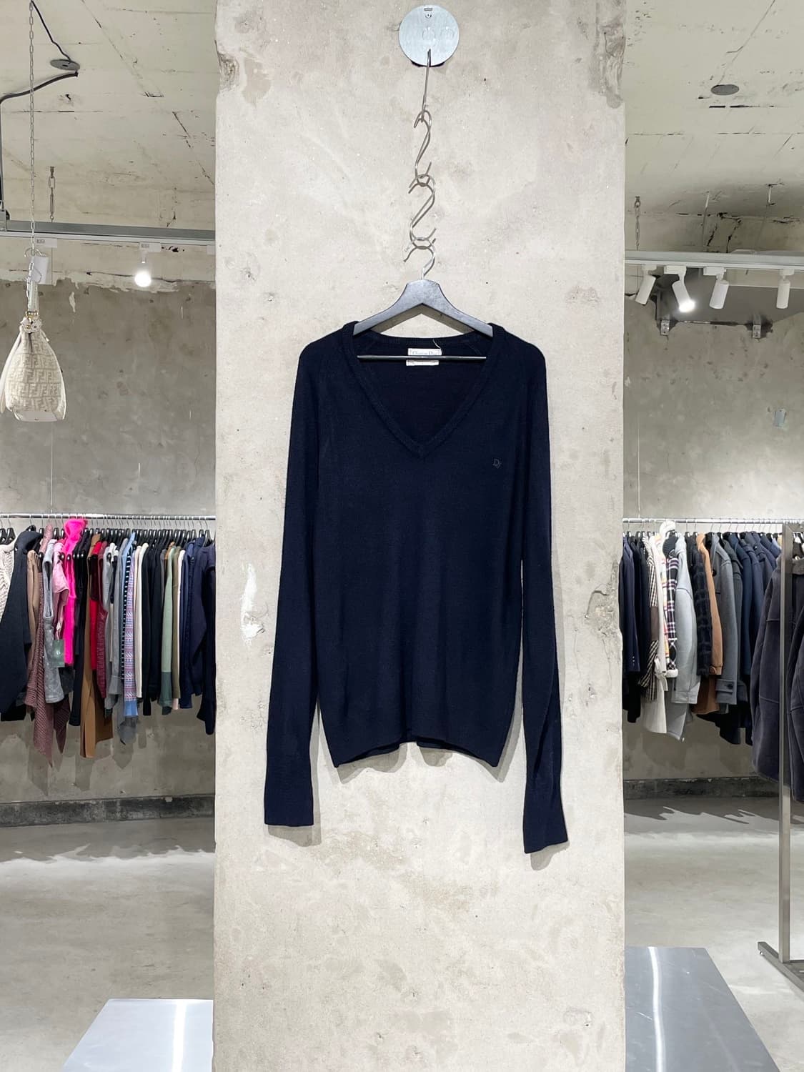 크리스찬 디올 다크 네이비 스몰 로고 V넥 올론 아크릴 니트 상품이미지1