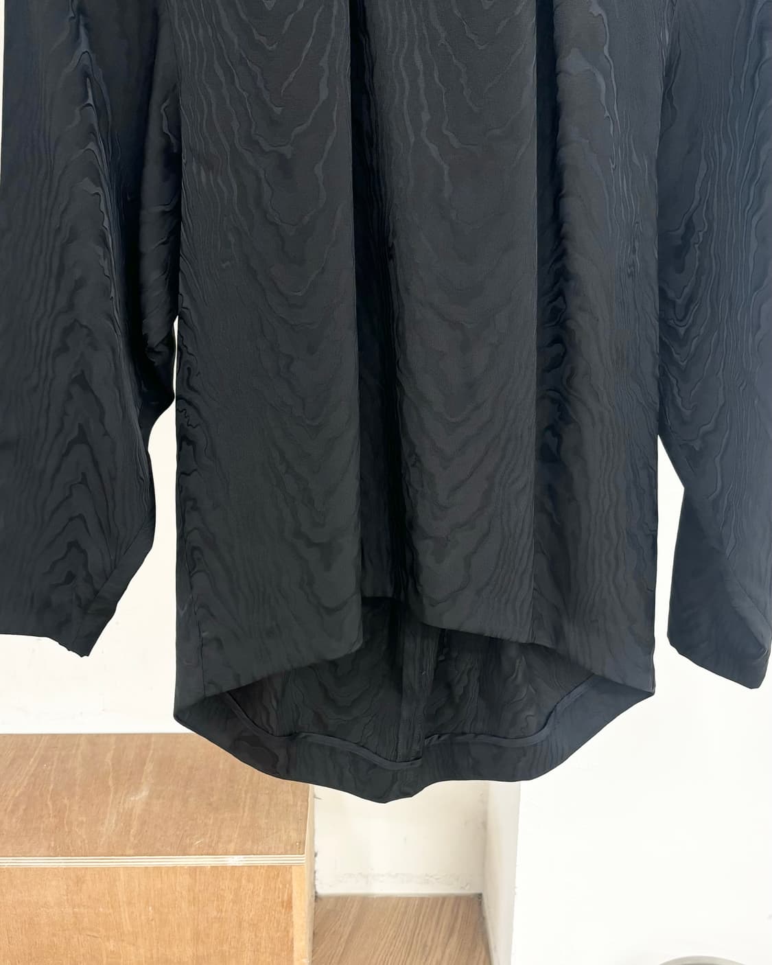 토템 블랙 롱 슬리브 블라우스 상품이미지5