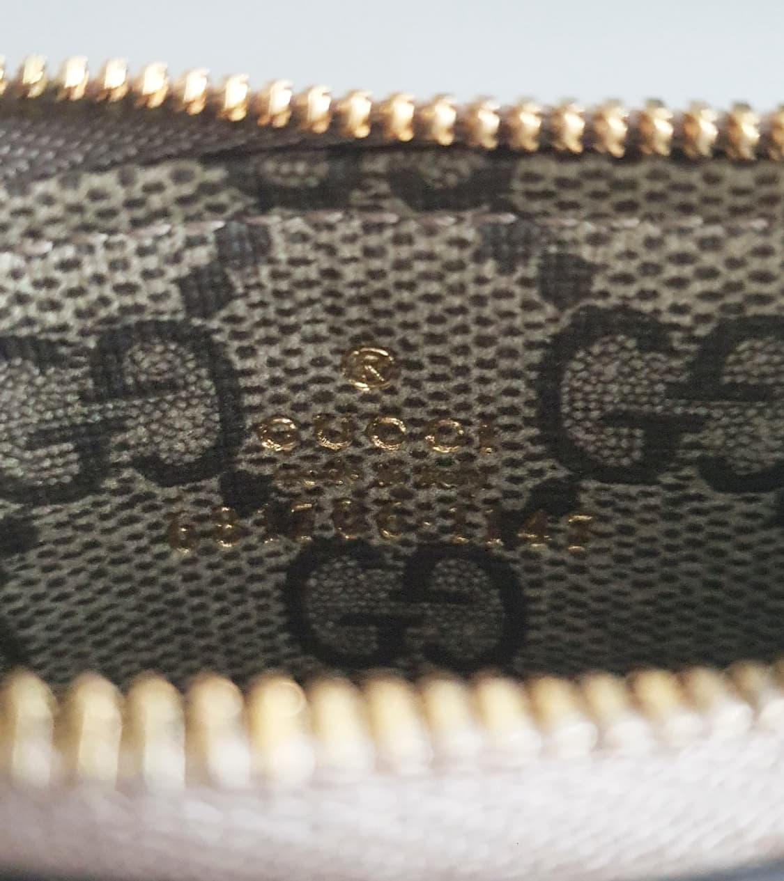 구찌 x 발렌시아가 해커 스트랩 카드지갑 상품이미지3