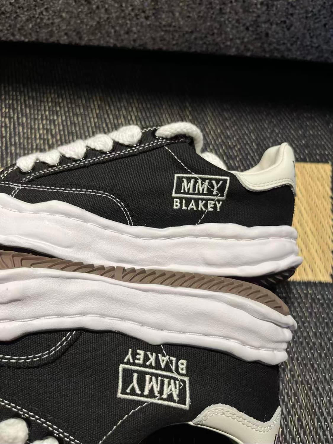 메종 미하라 야스히로 블레이키 OG 솔 캔버스 로우탑 스니커즈 블랙화이트 상품이미지5