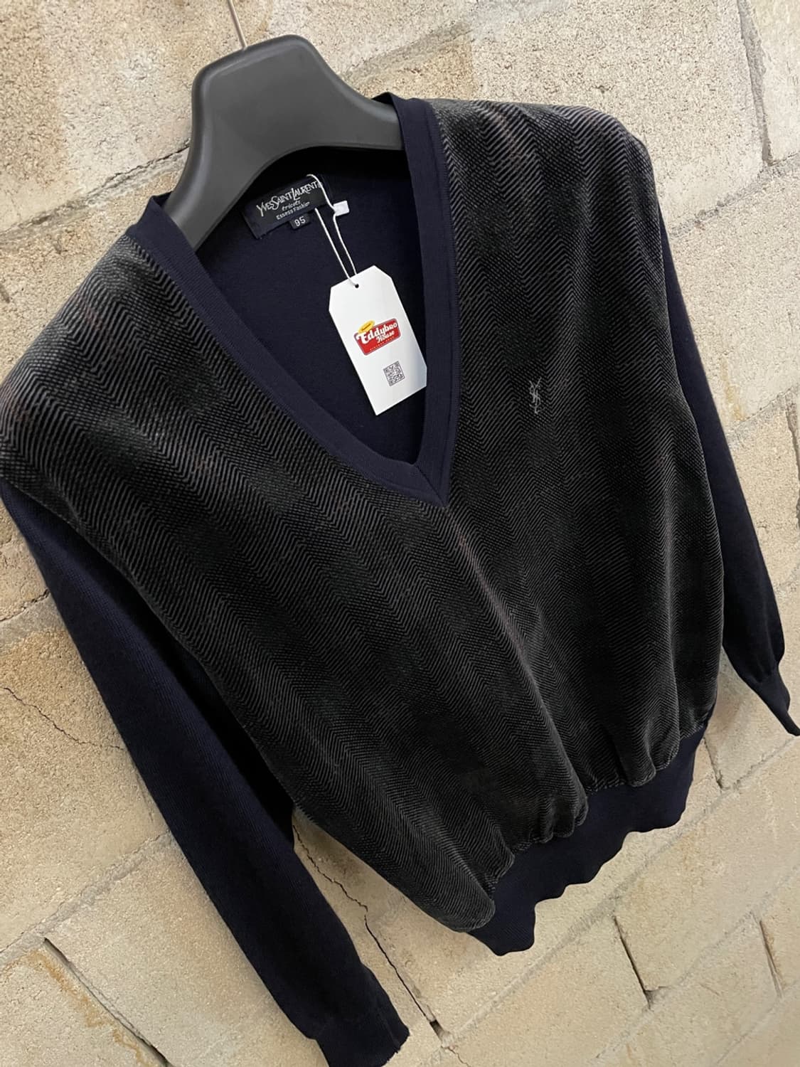 입생로랑 벨벳 브이넥 니트  상품이미지4