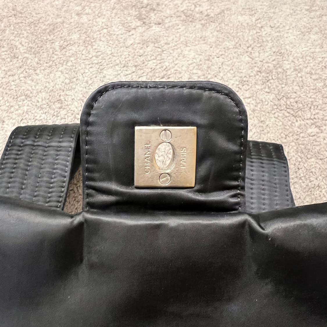 [정품] 샤넬 스포츠라인 퀼티드 패딩 백팩 블랙 상품이미지8