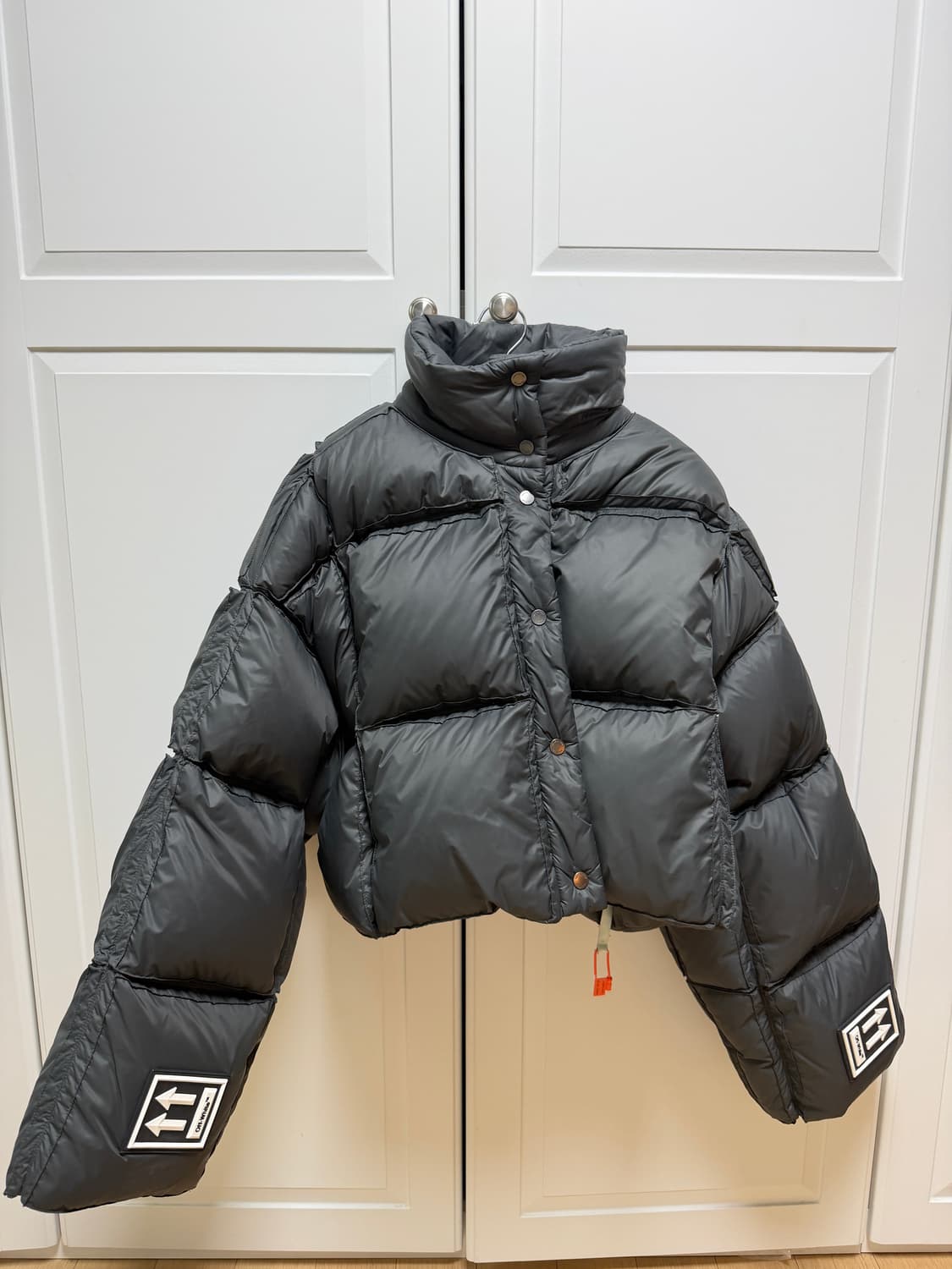 오프화이트 크롭패딩 컬렉션상품 상품이미지1