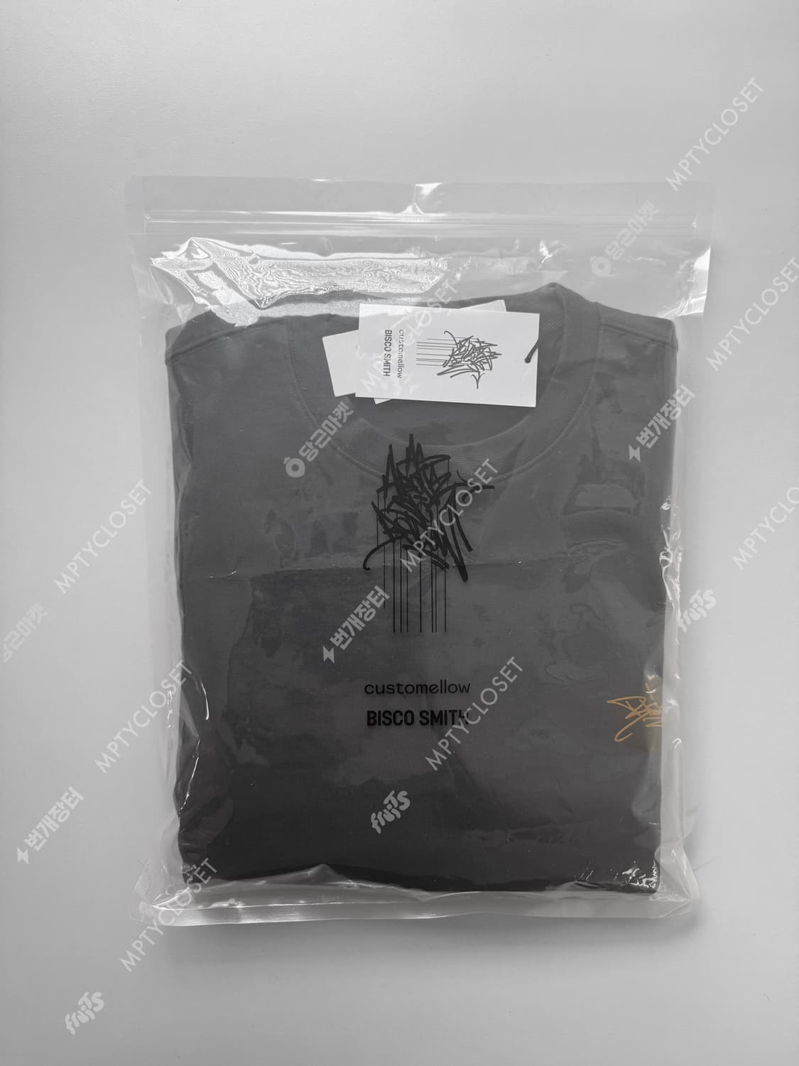 [L] 커스텀멜로우 Bisco Smith 콜라보 맨투맨 스웻셔츠 그레이 상품이미지6