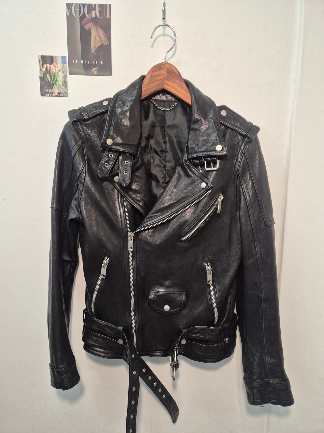 클래식한 디자인의 블랙 가죽 라이더 M
사이즈  상품이미지1