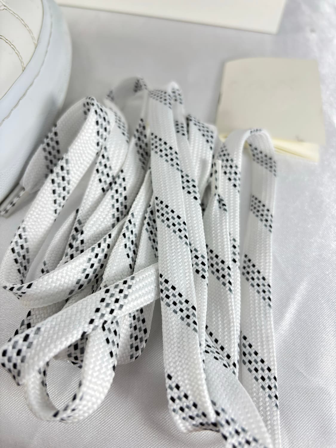 (정품)42.5알렉산더 맥퀸 오버솔 스니커즈 화이트블랙 상품이미지8