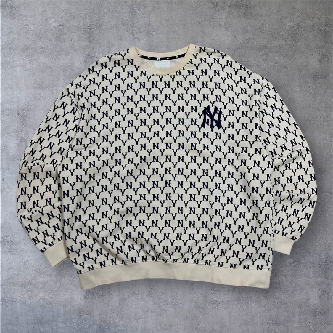 MLB 뉴욕양키스 멀티 로고 배색 맨투맨 상품이미지1