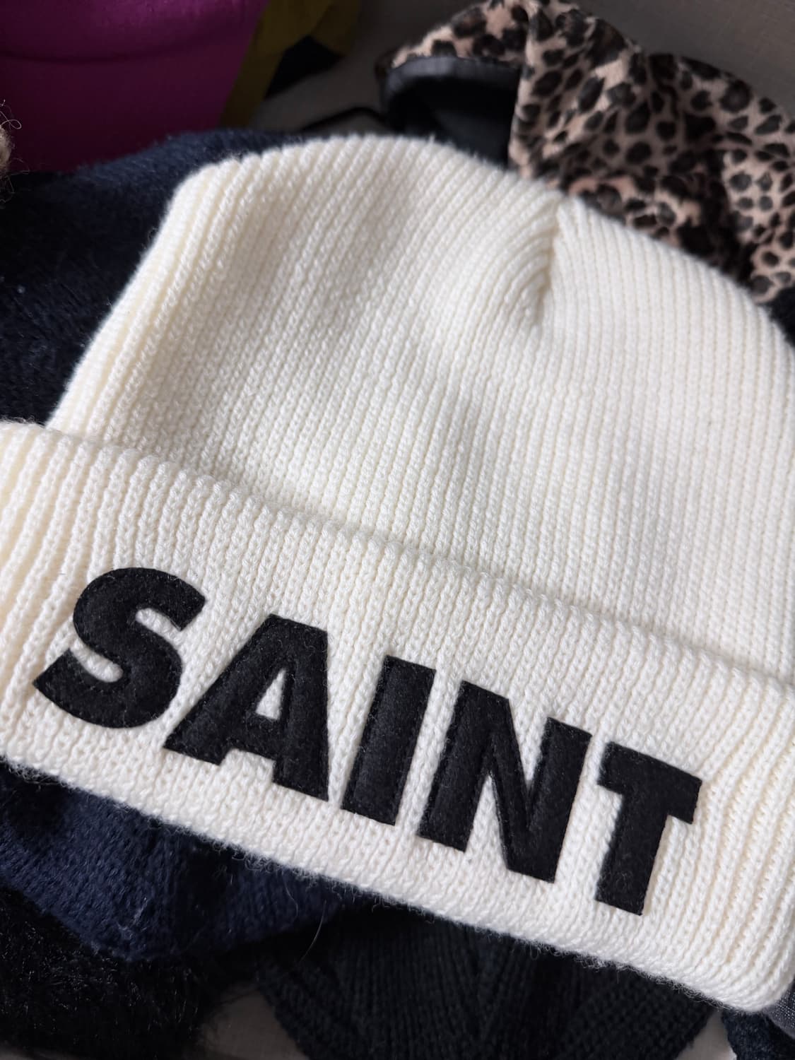 SAINT Mxxxxxx WHITE BEANIE 상품이미지1