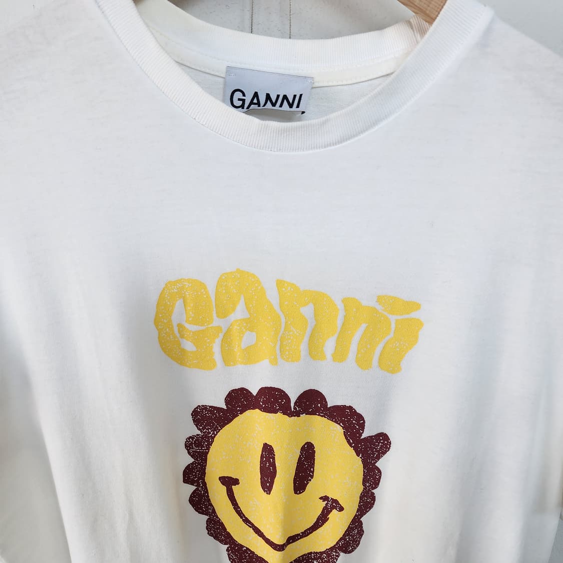 가니 스마일 프린팅 반팔 티셔츠 화이트 상품이미지2