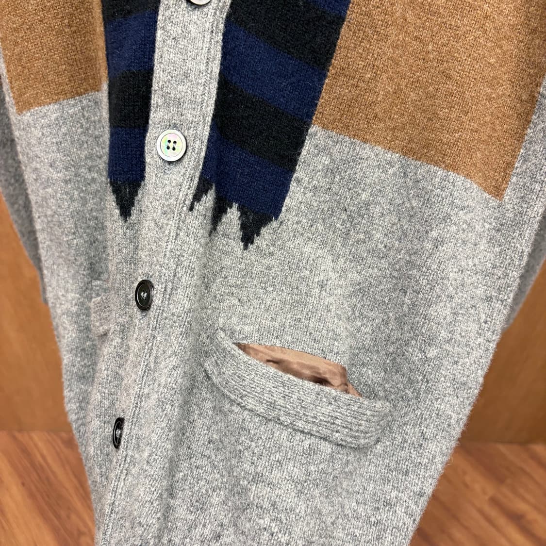 사카이 브이넥 긴팔 울 블렌드 가디건 보헤미안 기하학 패턴 디테일 그레이 상품이미지6