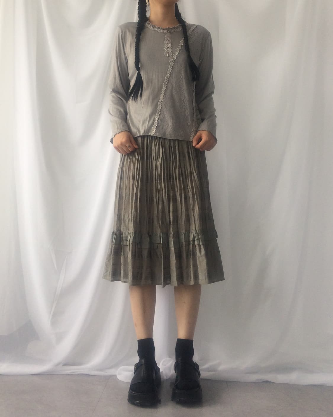 Lace layer trimming high neck sleeve 상품이미지1