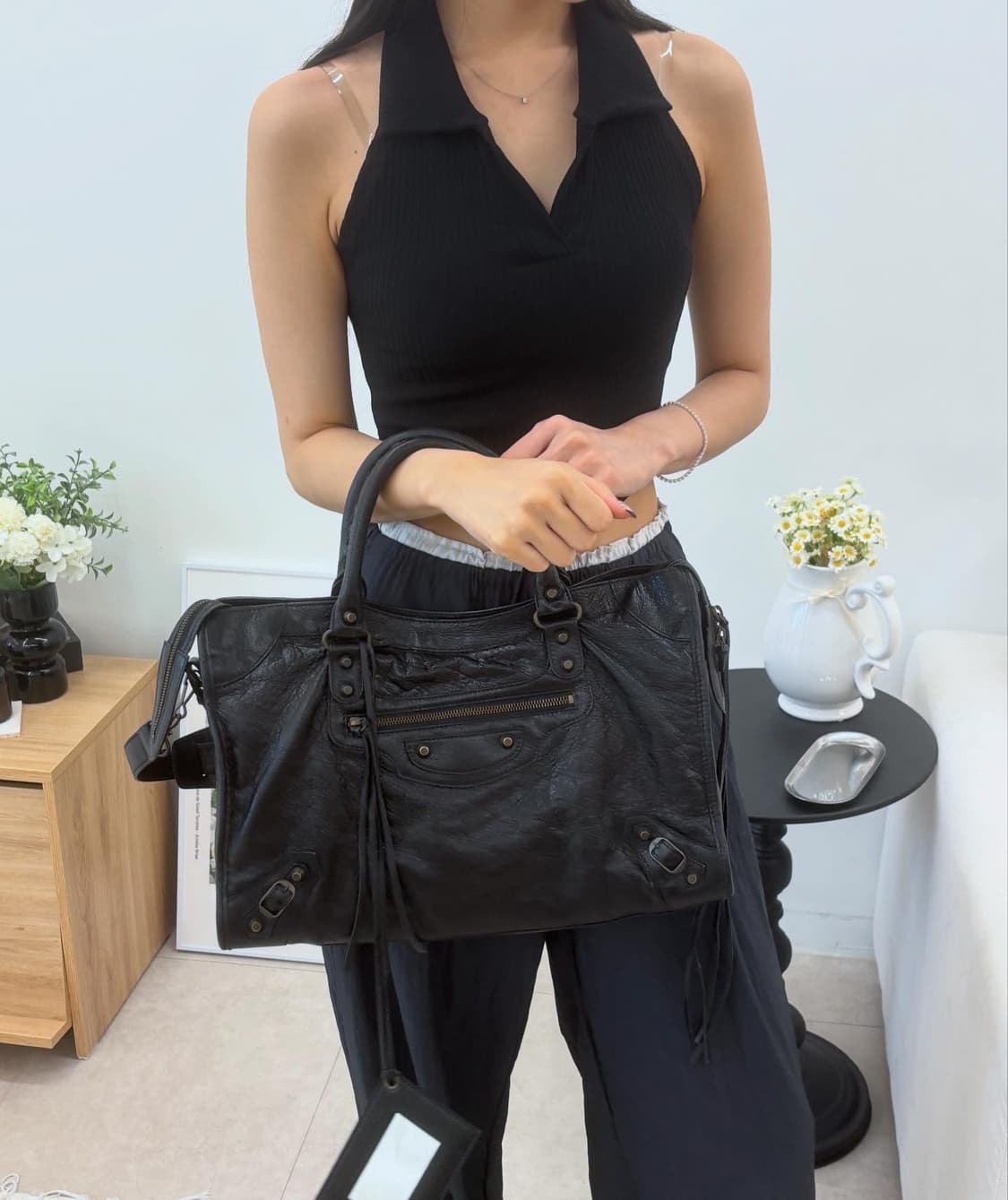 [A+급 정품] 발렌시아가 시티 모터백 미디움 블랙-1 상품이미지3