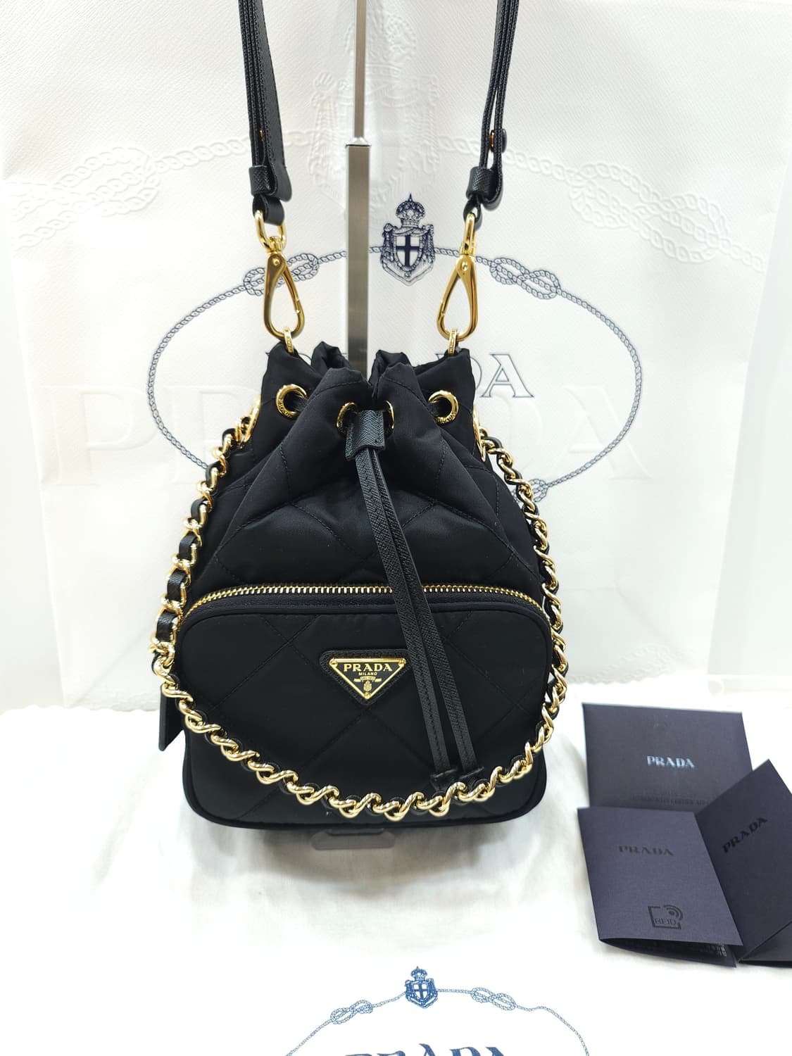 [정품] 프라다 리에디션 1995 리나일론 체인 퀼팅 버킷백 1BH038 상품이미지1