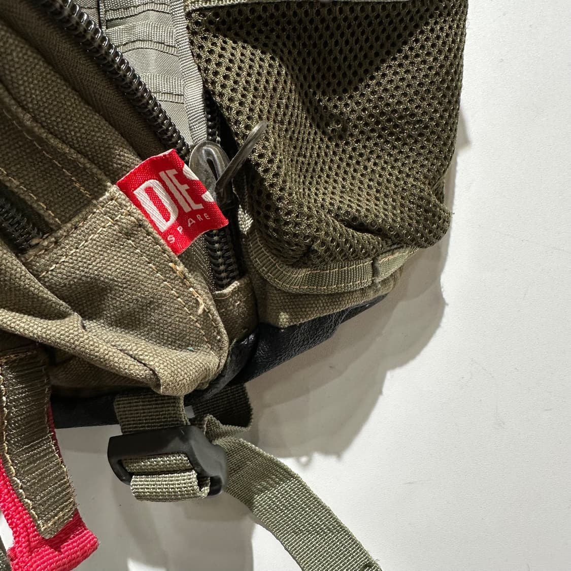 디젤 유틸리티 슬링백 상품이미지6