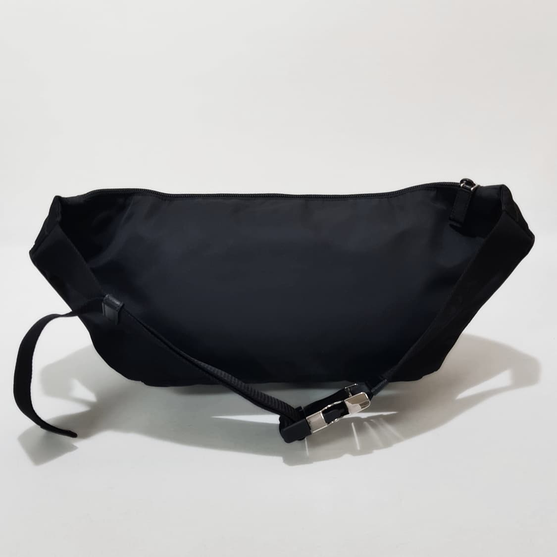 프라다 포코노 삼각로고 바이커 벨트백 2VL003 상품이미지5