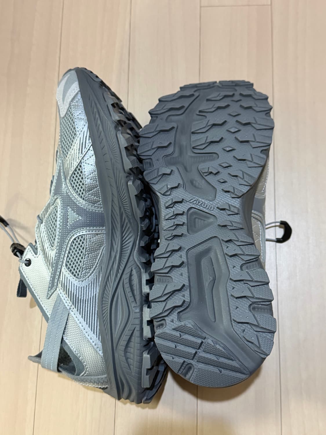 [급처] 미즈노 레이서 트레일 se 실버그레이 상품이미지4