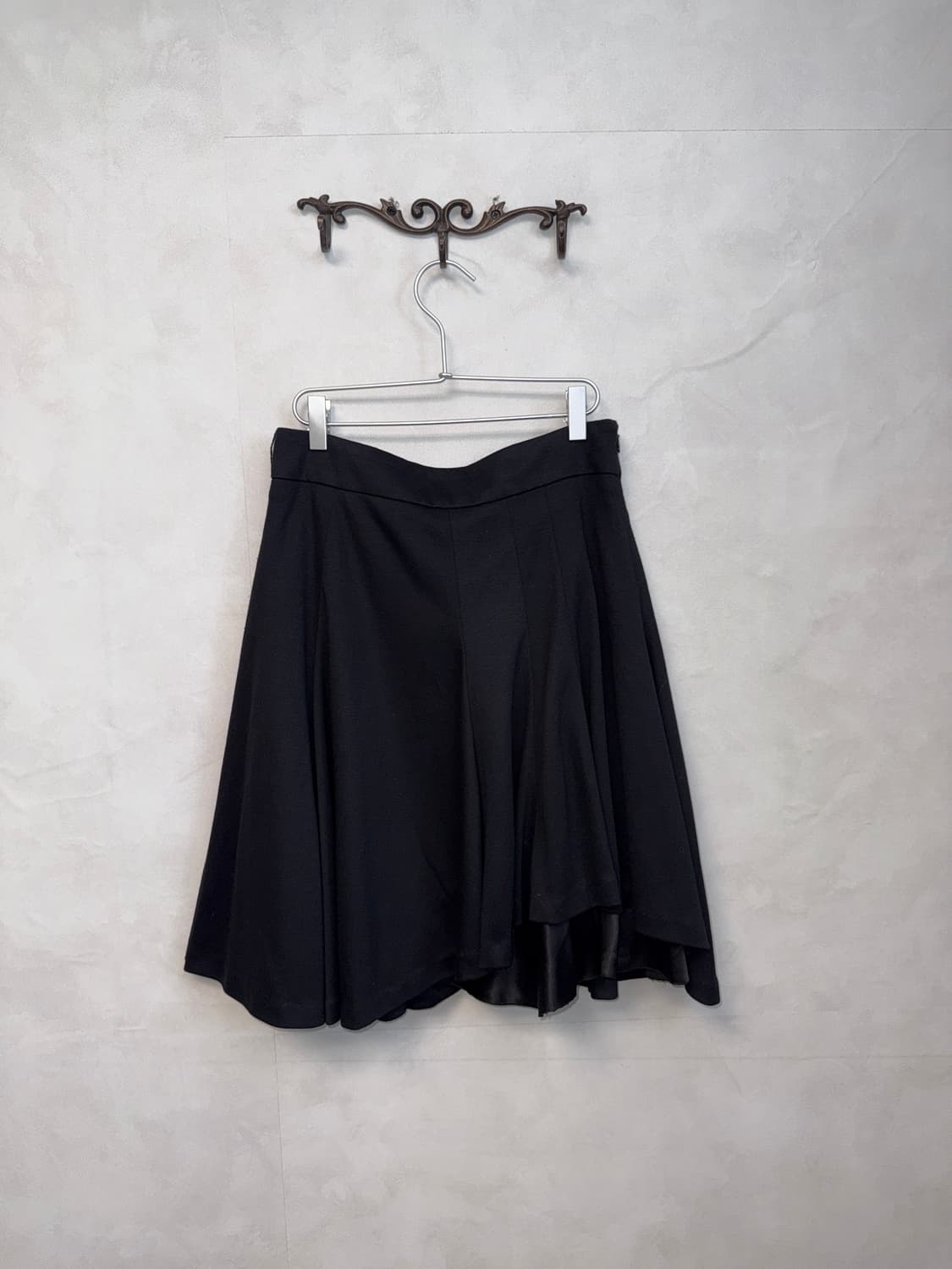 Black unbalanced pleats flare skirt 상품이미지1
