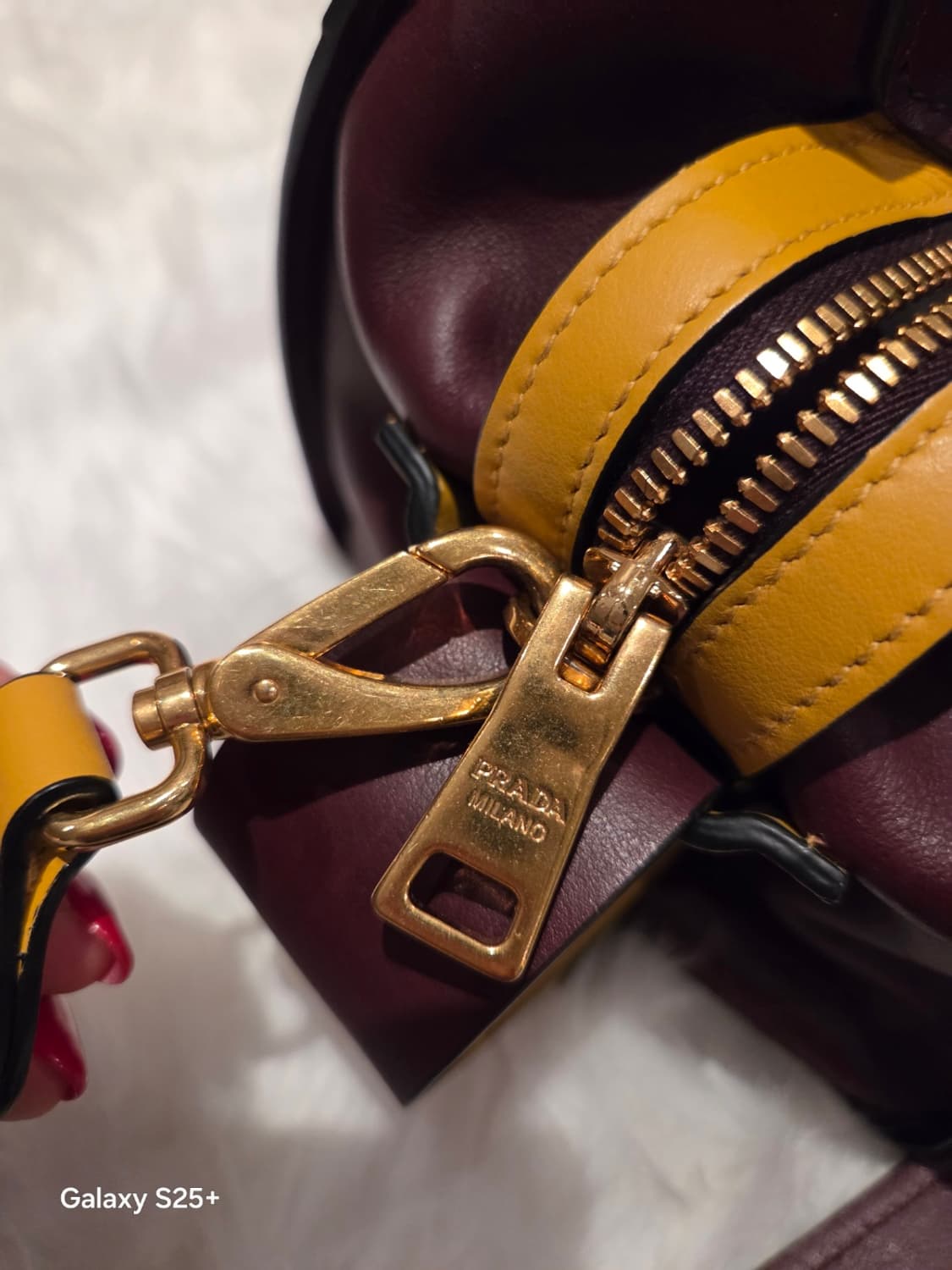 프라다 투톤 가방 숄더 스트랩 포함 (볼링백) 상품이미지6