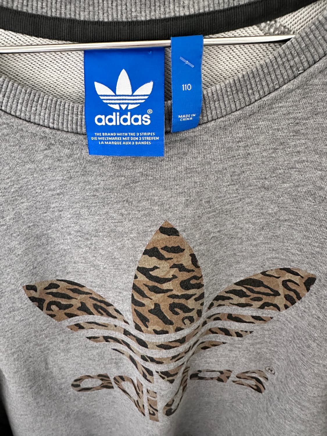 아디다스 레오파드 트레포일 맨투맨 회색(사이즈110) 상품이미지2
