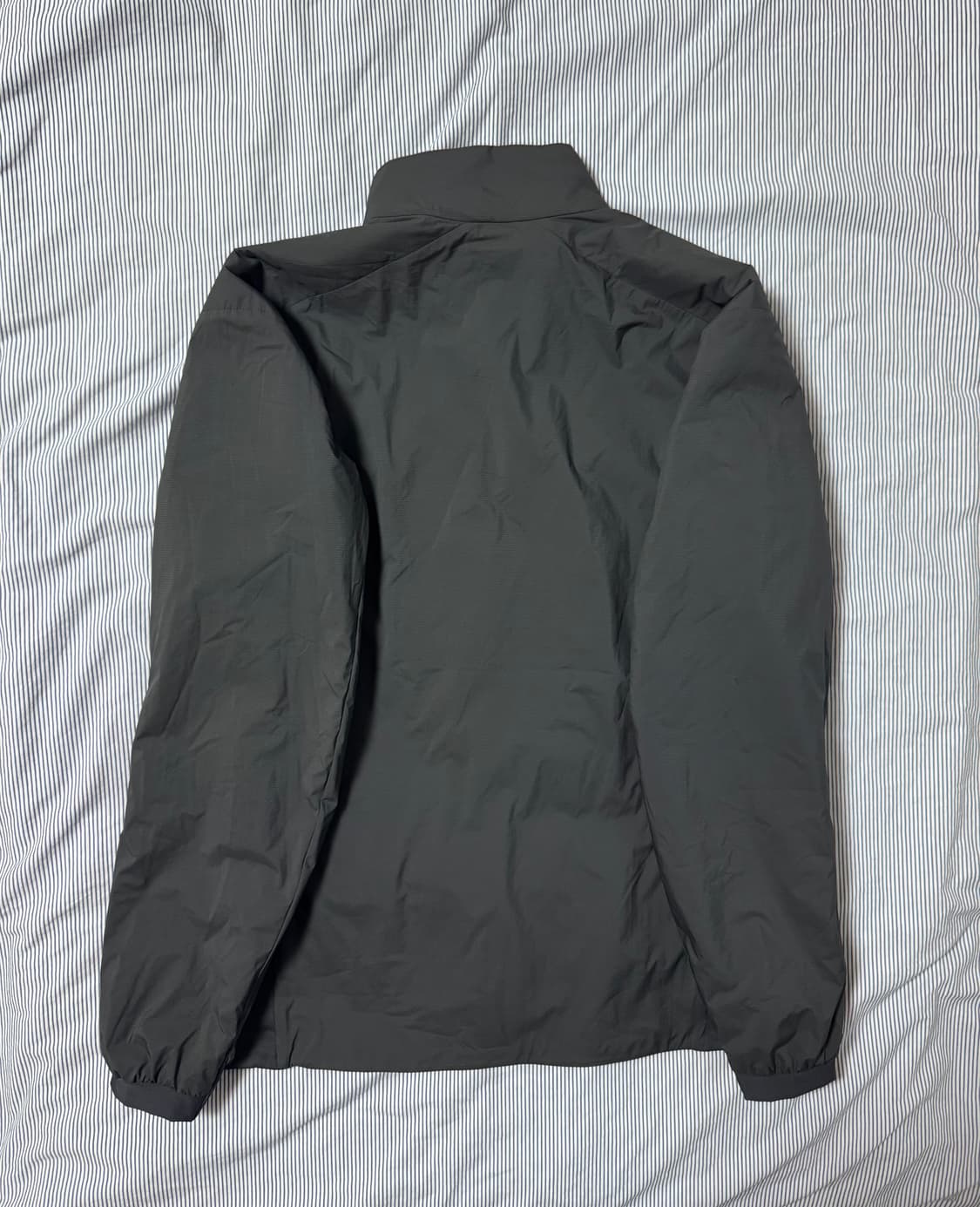 (새상품급) 아크테릭스 아톰 자켓 그래파이트 L 상품이미지3