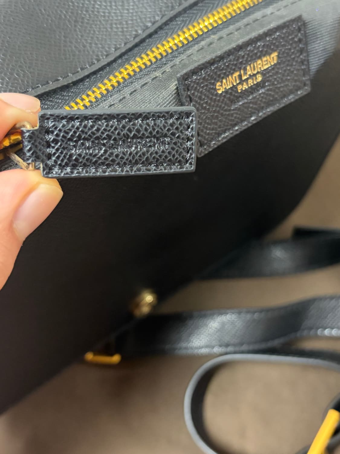 (상태A+급) (단종상품)생로랑 유니버시티백 블랙 금장(선미백,북렛포함) 상품이미지4