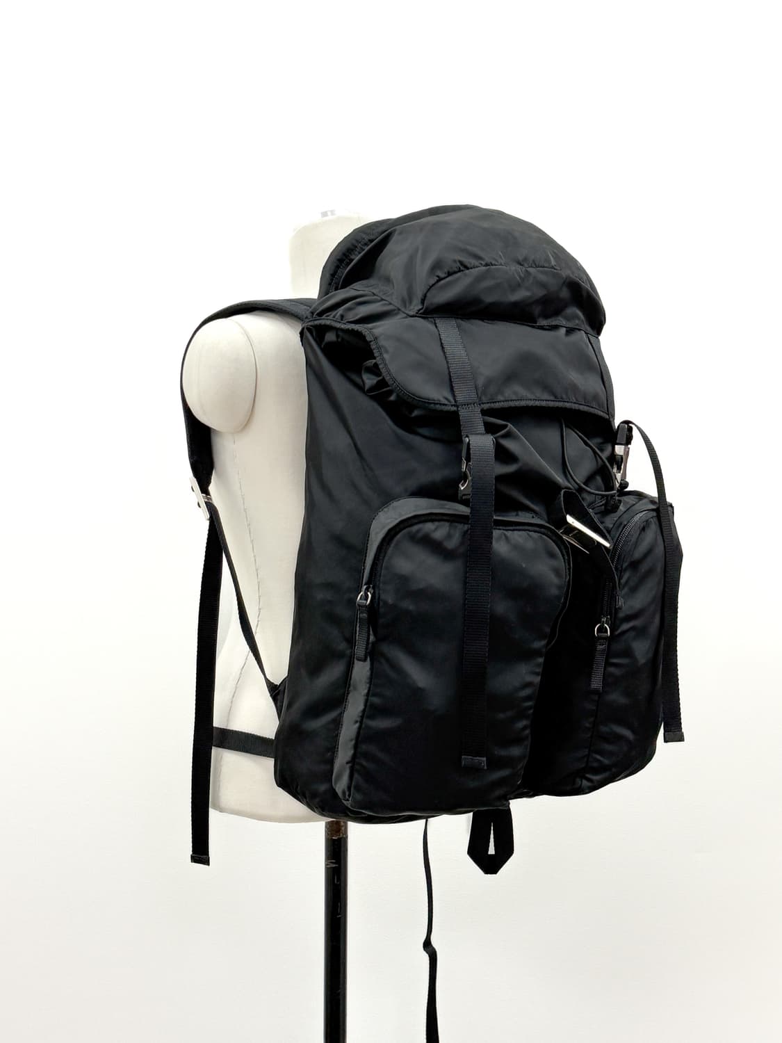 프라다 V136 나일론 멀티포켓 백팩 상품이미지2