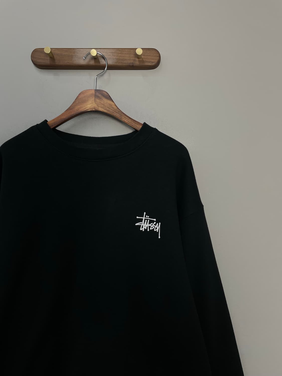 스투시 베이직로고 블랙 맨투맨 H2066 상품이미지4