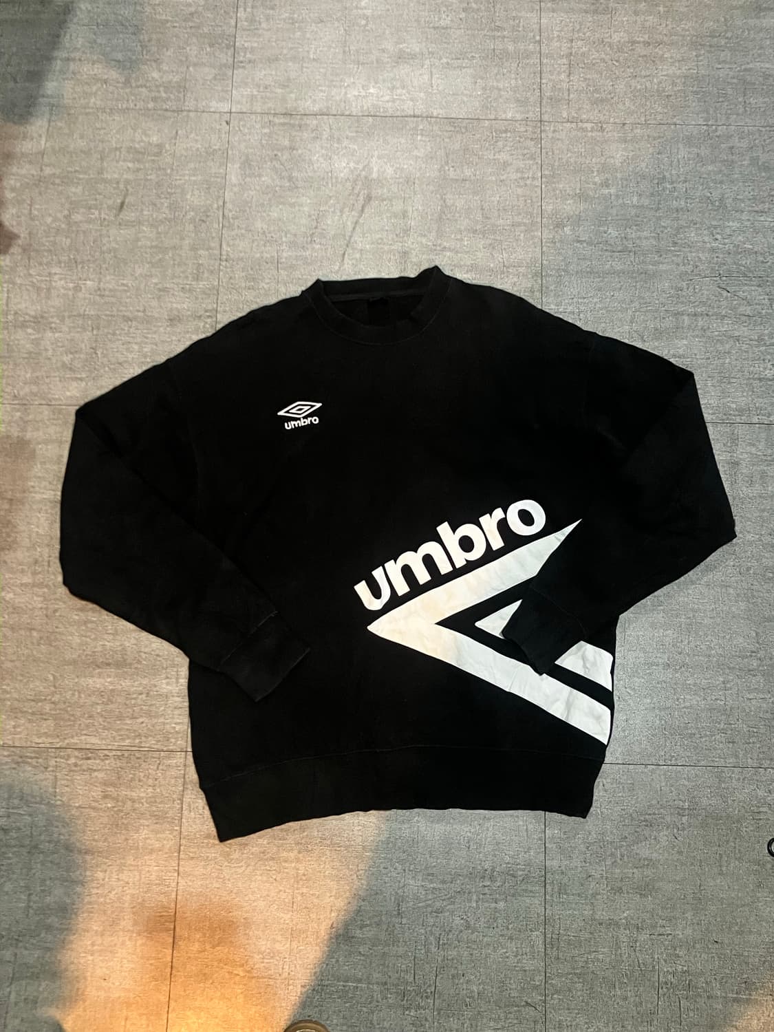 Umbro 엄브로 올드스쿨스트릿 사이드로고 스웻셔츠 맨투맨 상품이미지1
