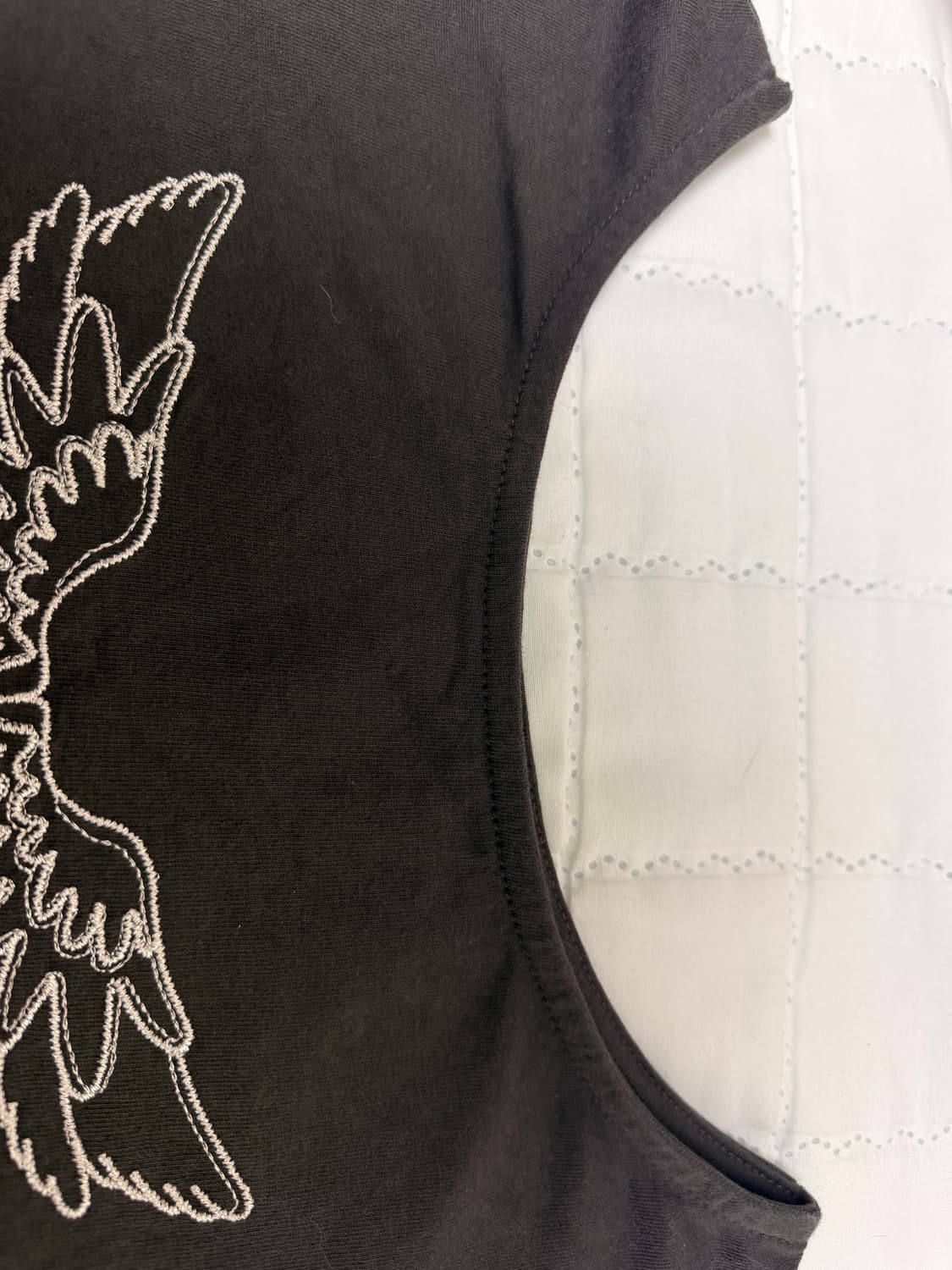 허그유어스킨 엔젤 윙 탑 차콜 상품이미지3