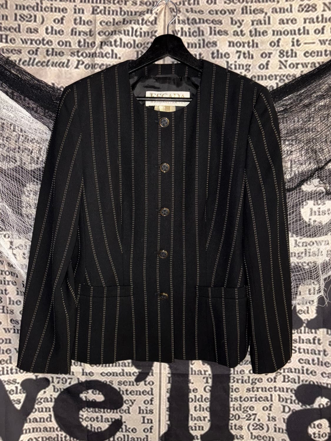 Pinstripe Orbit Blazer 상품이미지1
